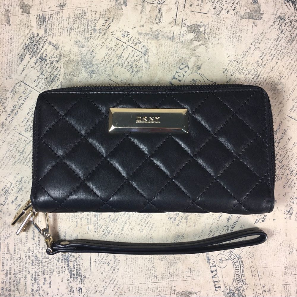 DKNY Genuine Leather Quilted Wristlet Clutch Wallet Black